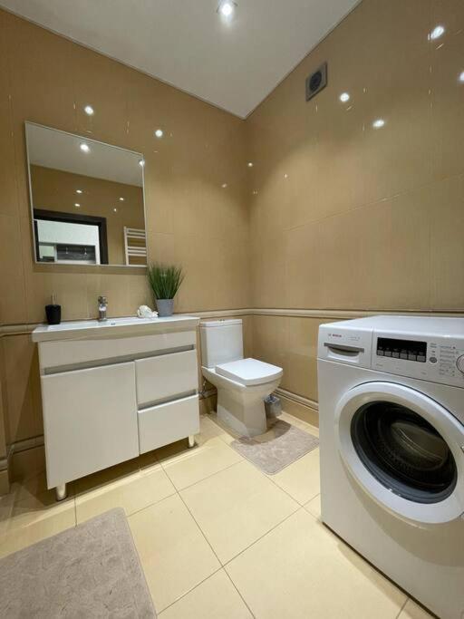 Sky House Premium Apartment In City Center تشيسيناو المظهر الخارجي الصورة